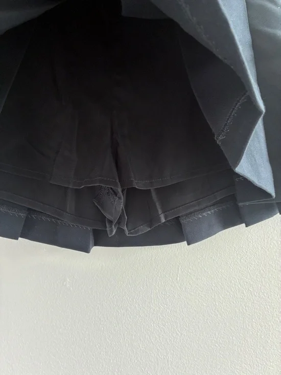 Abercrombie & Fitch Black Pleated Mini Skort - Picture 2 of 5